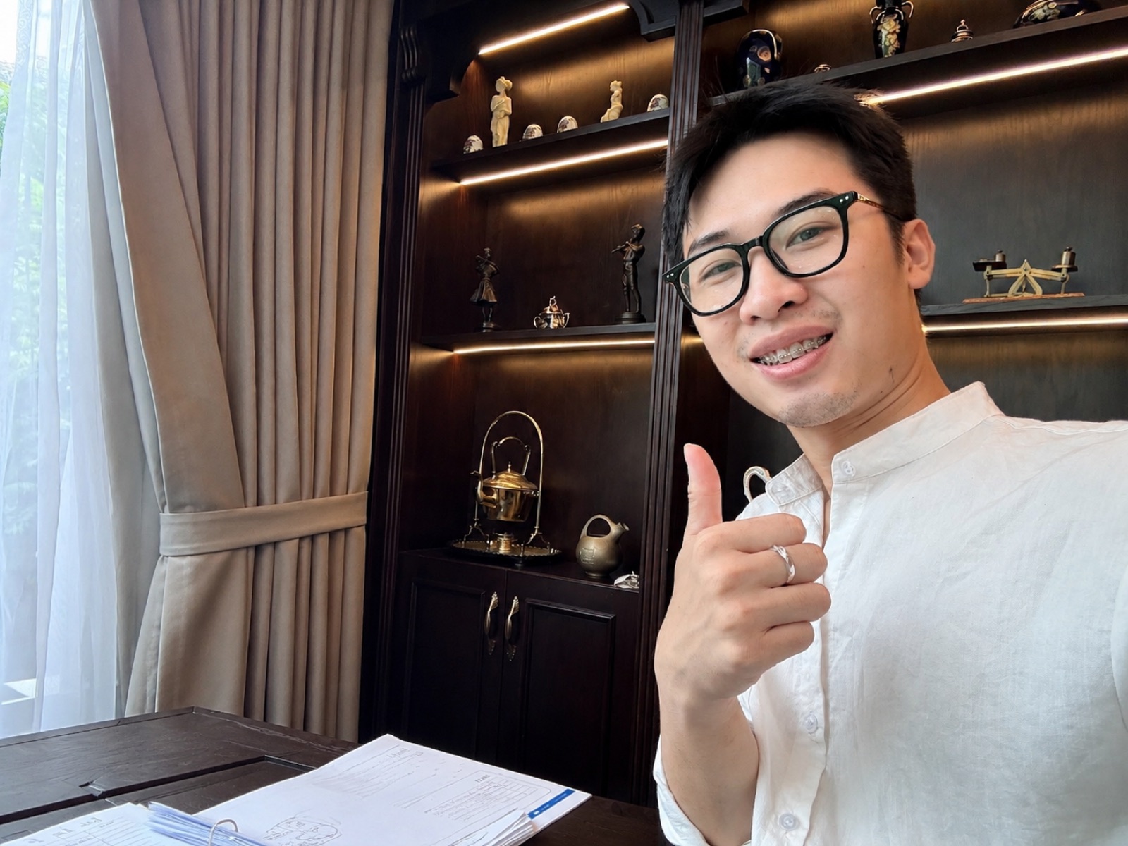 Hoàng Phi Long đang làm việc