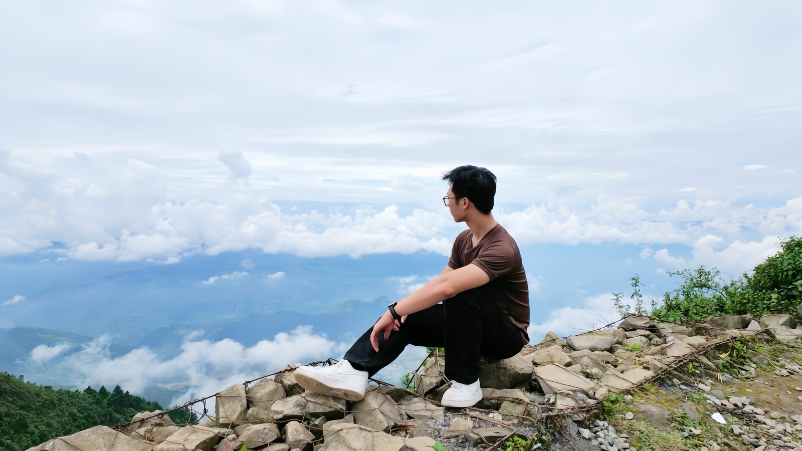 Núi non trùng điệp trong sương