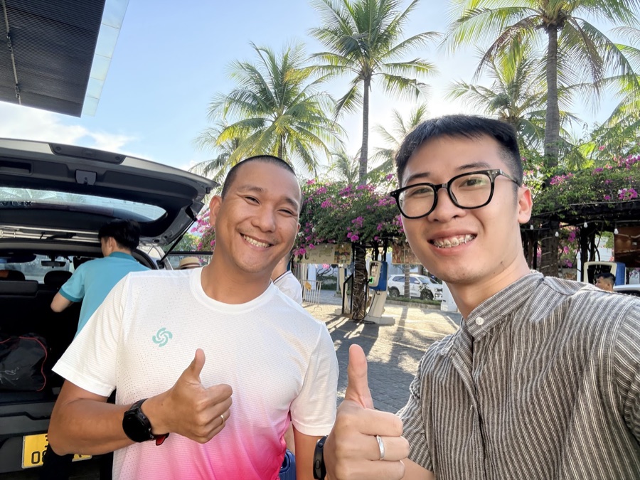 Hoàng Phi Long cùng chủ kinh doanh đồng hành